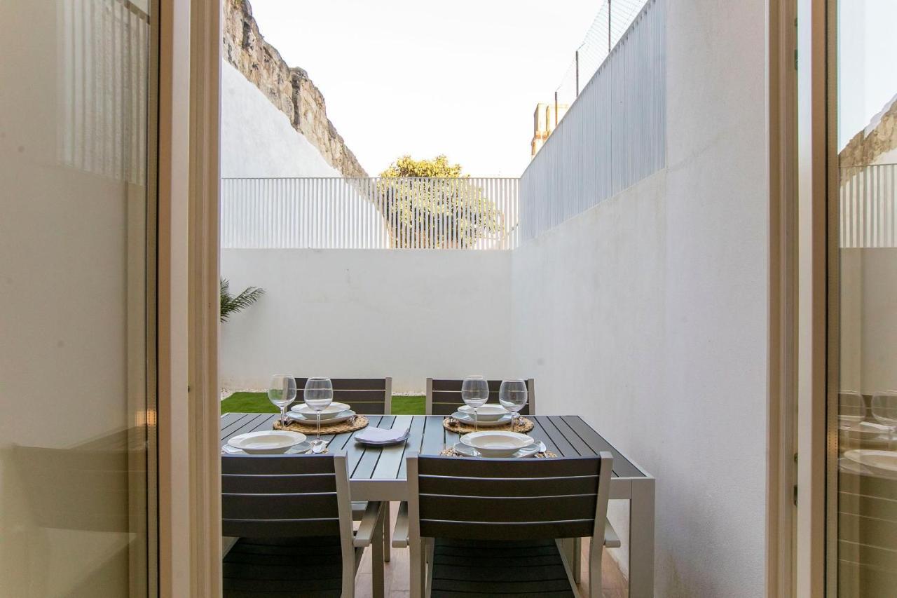 Wonderful Duplex W Private Patio & Ac By Lovelystay 波尔图 外观 照片
